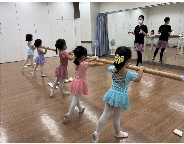 プチプリマ! 第1・3週 日曜 ジュニアバレエ (幼児)