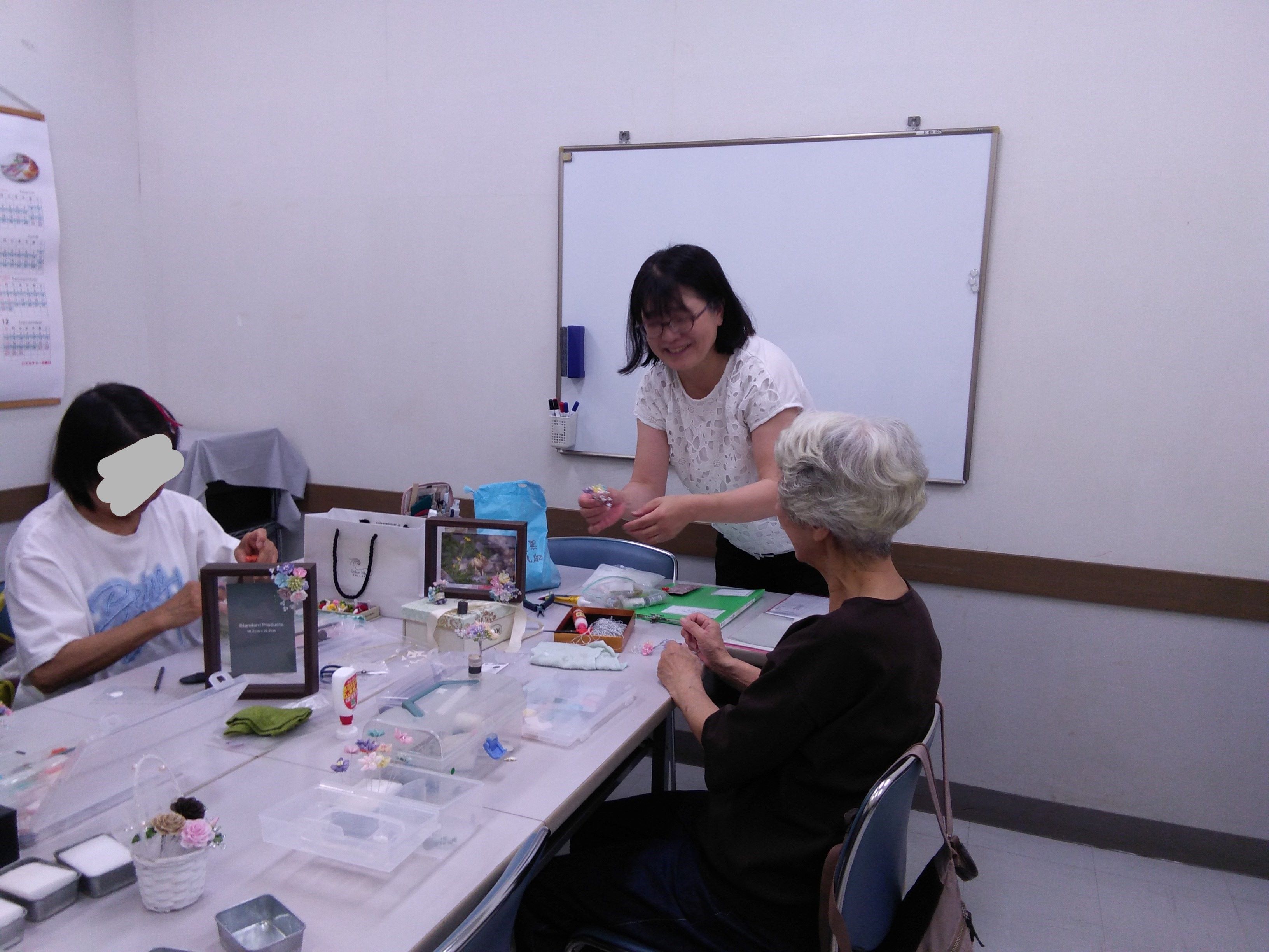 晴れの日のための小さな手仕事 ゆかり野つまみ細工