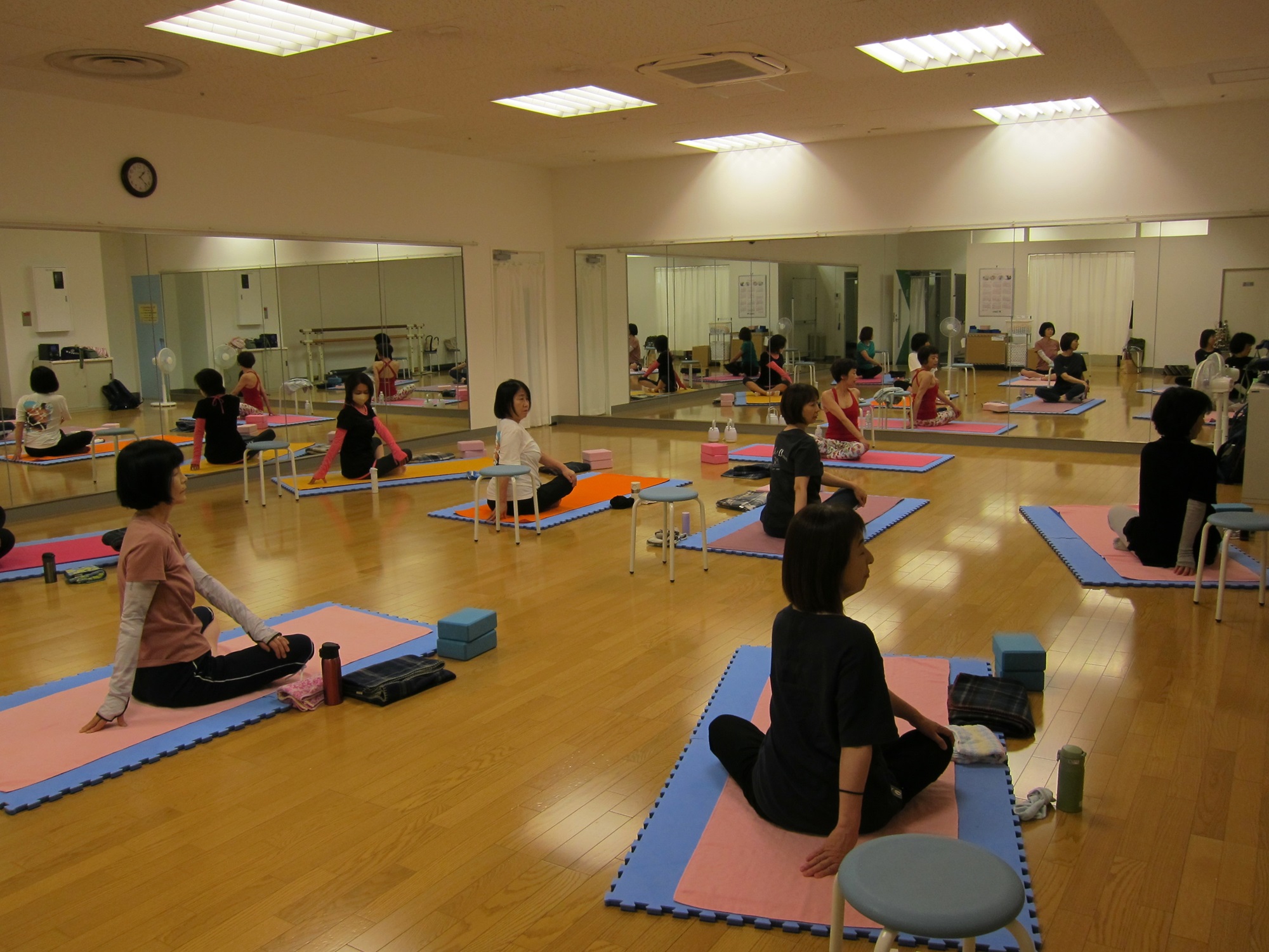 一週間の疲れをリセット 週末・リフレッシュヨガ毎週