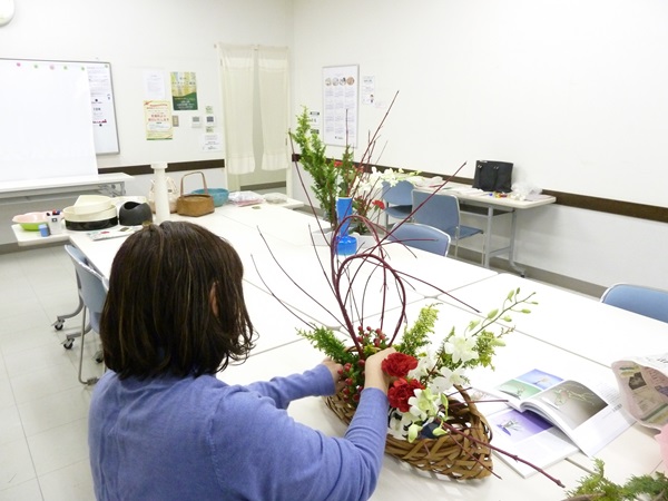 のびのびと自由に 草月流 生け花(月1回)