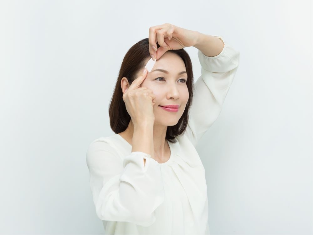<全3回>「老けた?」って言わせない リフトアップテープを使った若返るメイクレッスン 秋の新講座 <全3回>10/20・11/17・12/15(月)