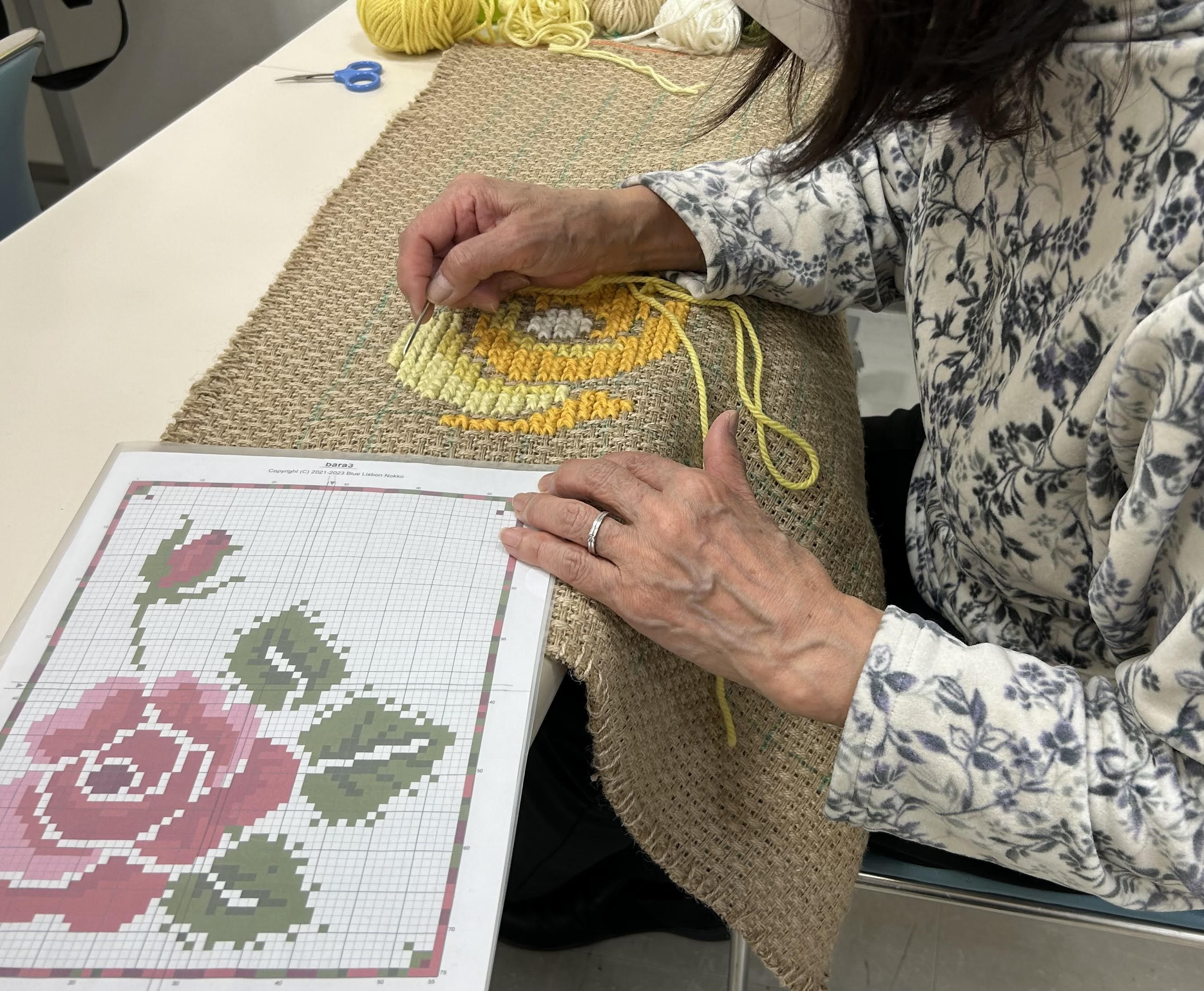 美しい伝統刺繍 ポルトガル・ツヴィスト刺繍(②土)