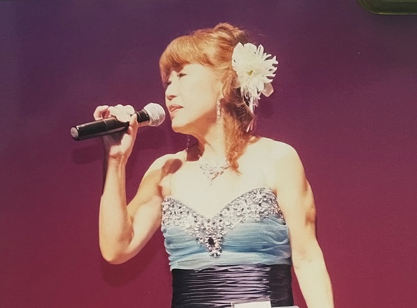 ポップス・歌謡・演歌など カラオケ女性専科 15時～