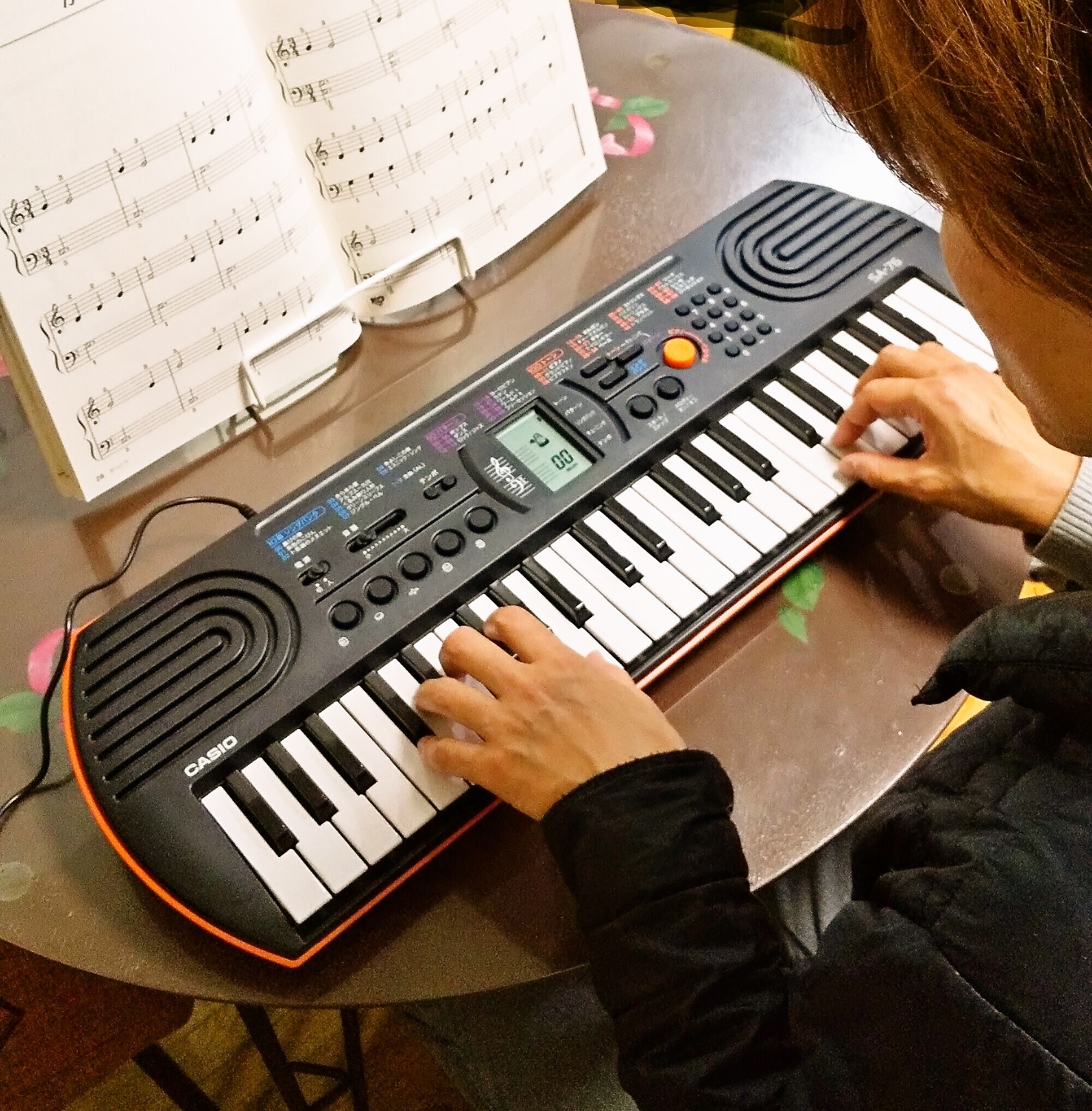 指を動かして脳も活性化 キーボード