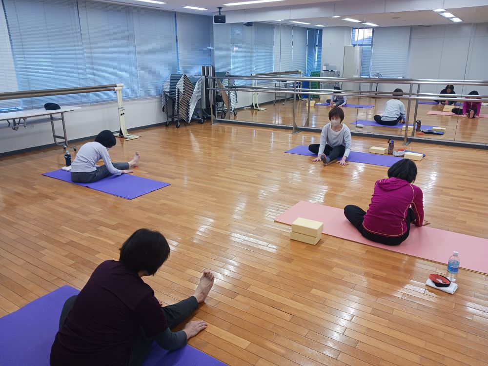 気持ちのよいポーズと呼吸で身体も心も健やかに美しく リフレッシュヨガ