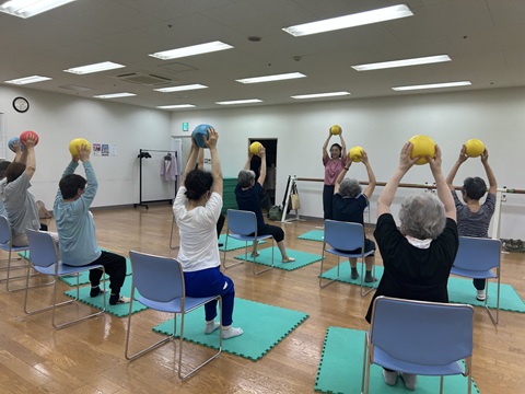 腰・膝・肩に良い! ゆっくり体操