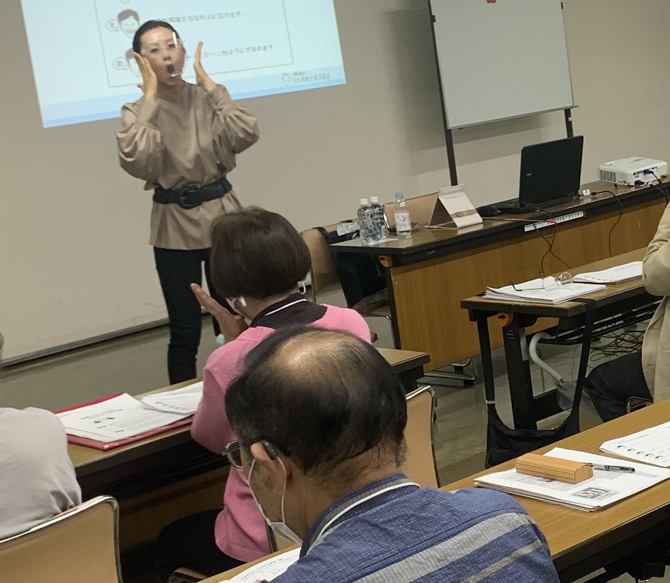 アクティブシニアの方の喉を鍛える 健康声磨き®レッスン