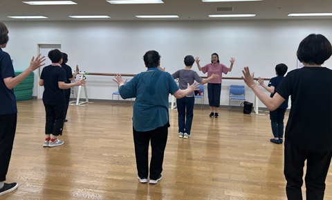シニアのための ゆっくりエアロビクス
