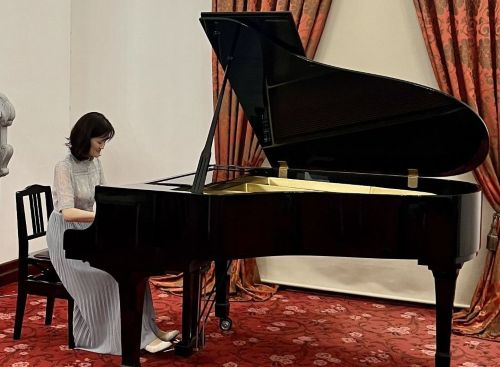 やさしいアレンジで名曲を 水曜大人のピアノ教室