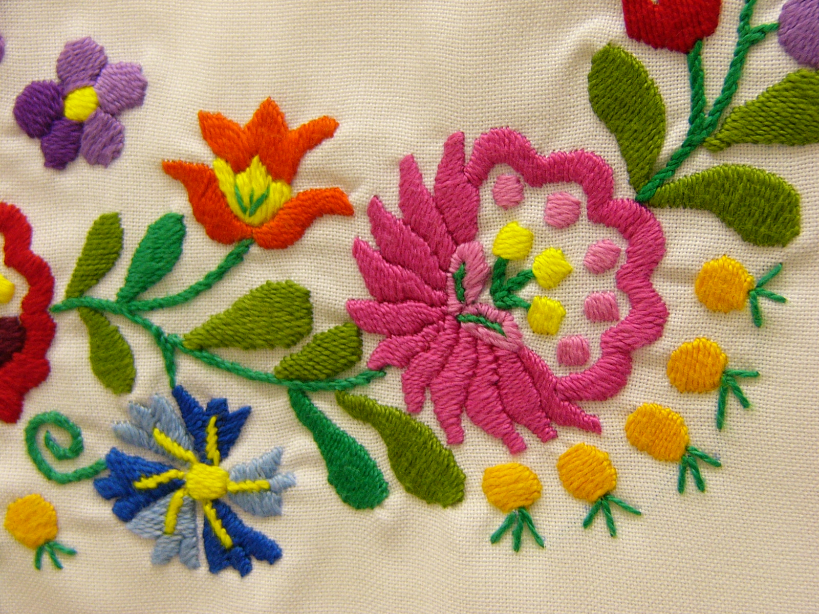 ハンガリーのかわいい刺繡
