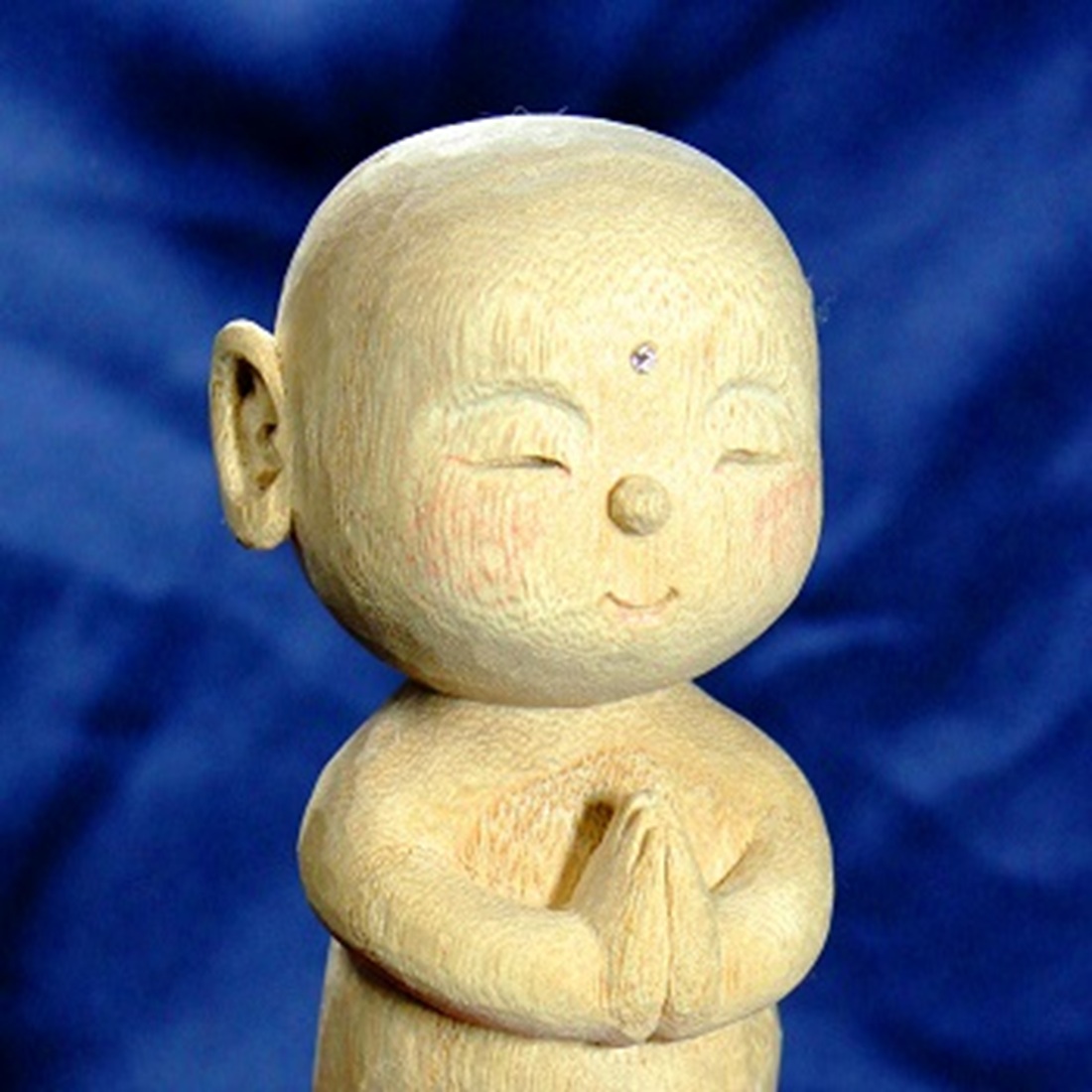 心の癒やしに 木彫りの楽仏像