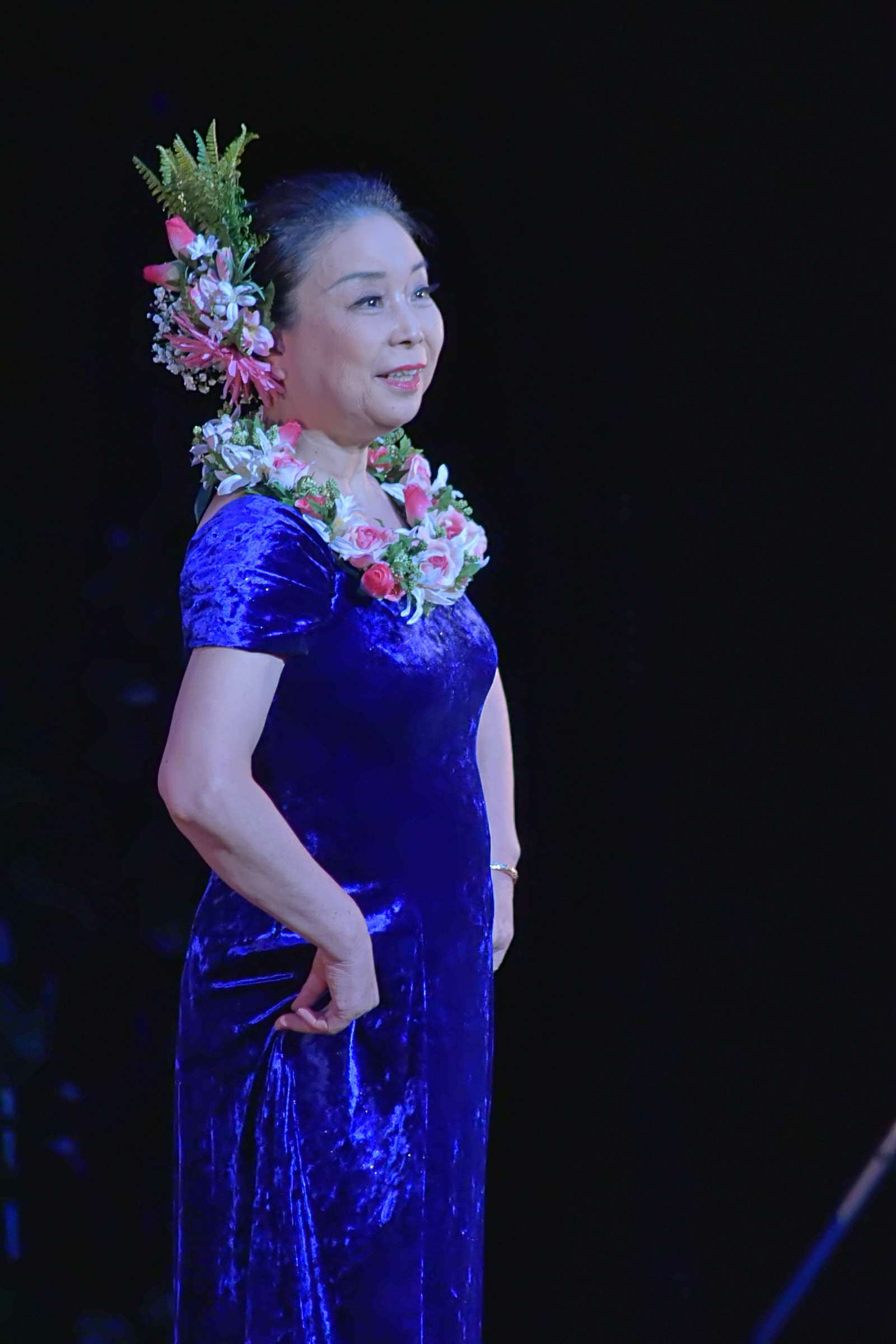 中高年の 優雅なフラ