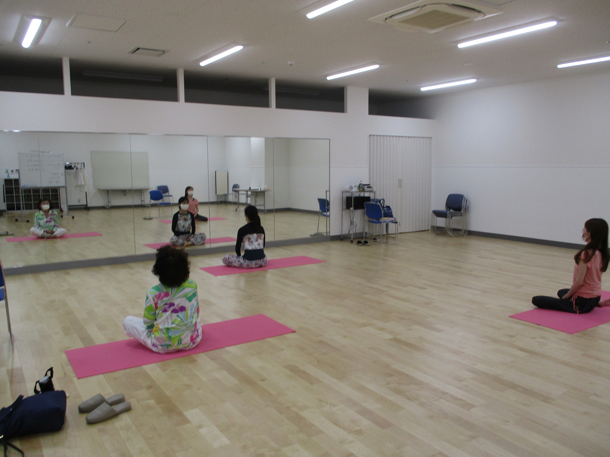 アロマの香りに包まれて ゆったりアロマヨガ(木)