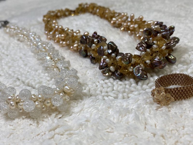 針と糸で編む ビーズステッチジュエリー