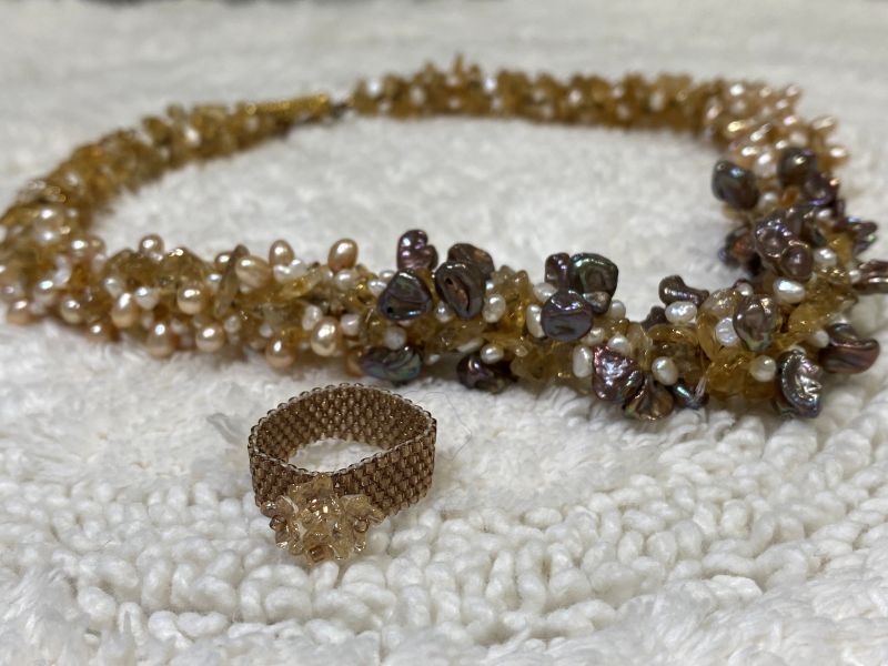 針と糸で編む ビーズステッチジュエリー