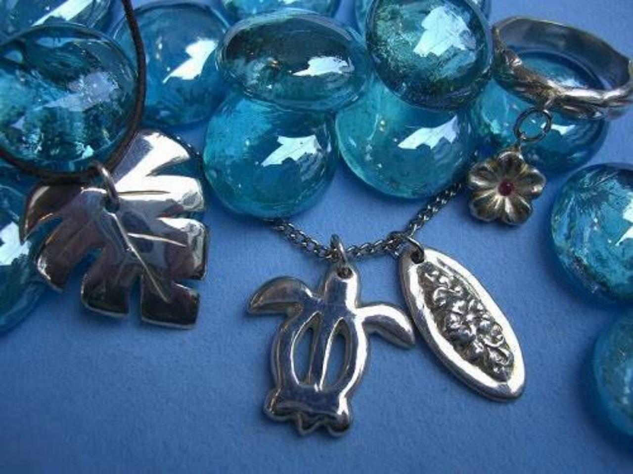 銀粘土中心に様々な素材で作る アクセサリー工房