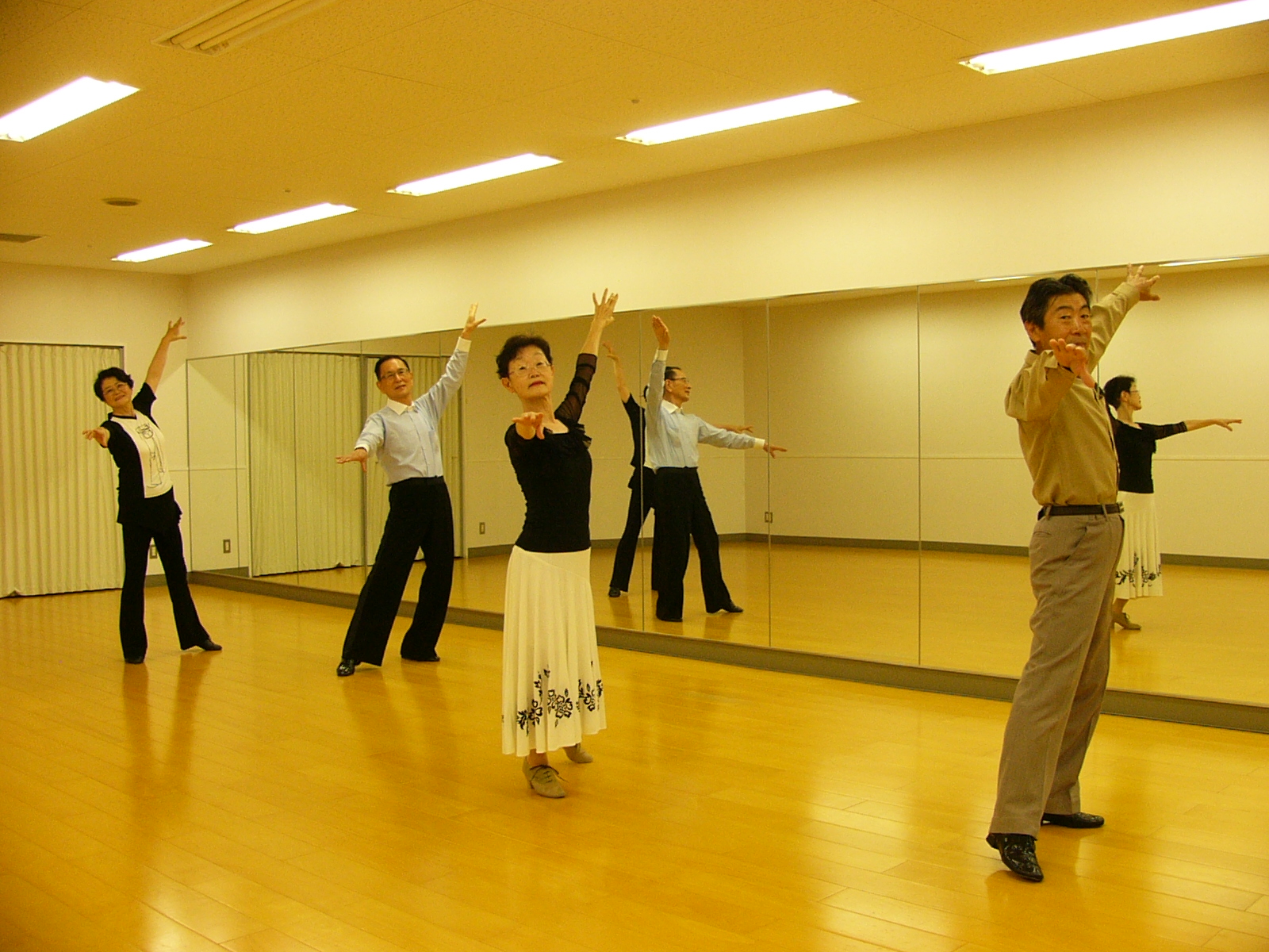 楽しくレッツダンス 社交ダンス