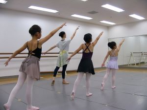 楽しく踊る ジュニアクラシックバレエ小1～小3