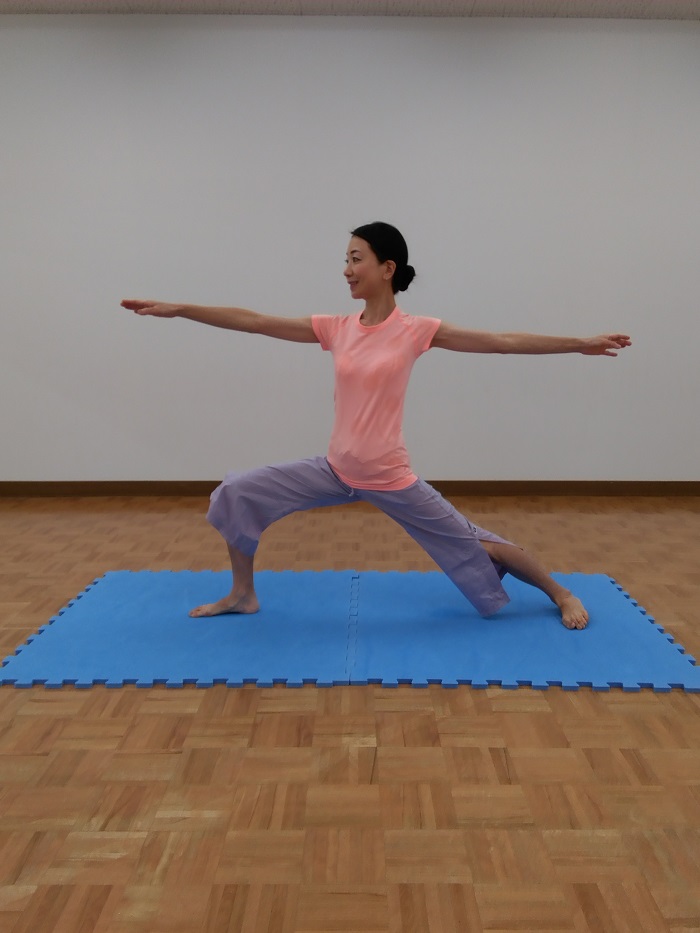 ②④ 免疫力を上げるのに役立つヨガ月2クラス