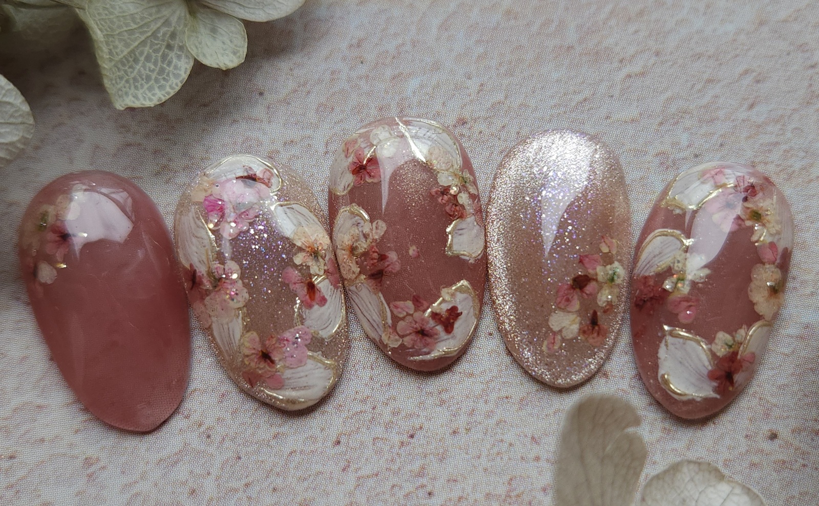 マスターすれば自宅で気軽に自分で出来る! セルフジェルネイル