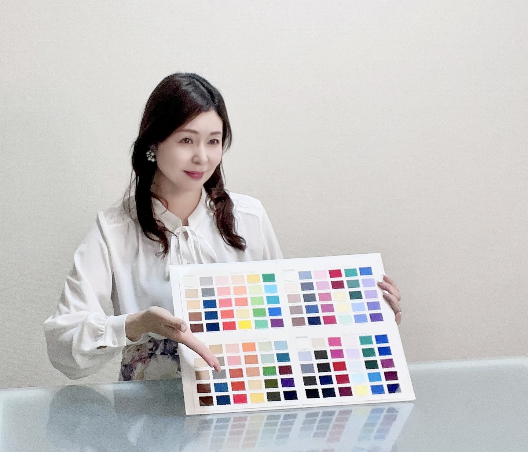 「似合う色」を知って、毎日のメイクやお洋服選びを楽しみませんか? パーソナルカラーグループレッスン 秋の新講座 10/3(金)よりスタート予定