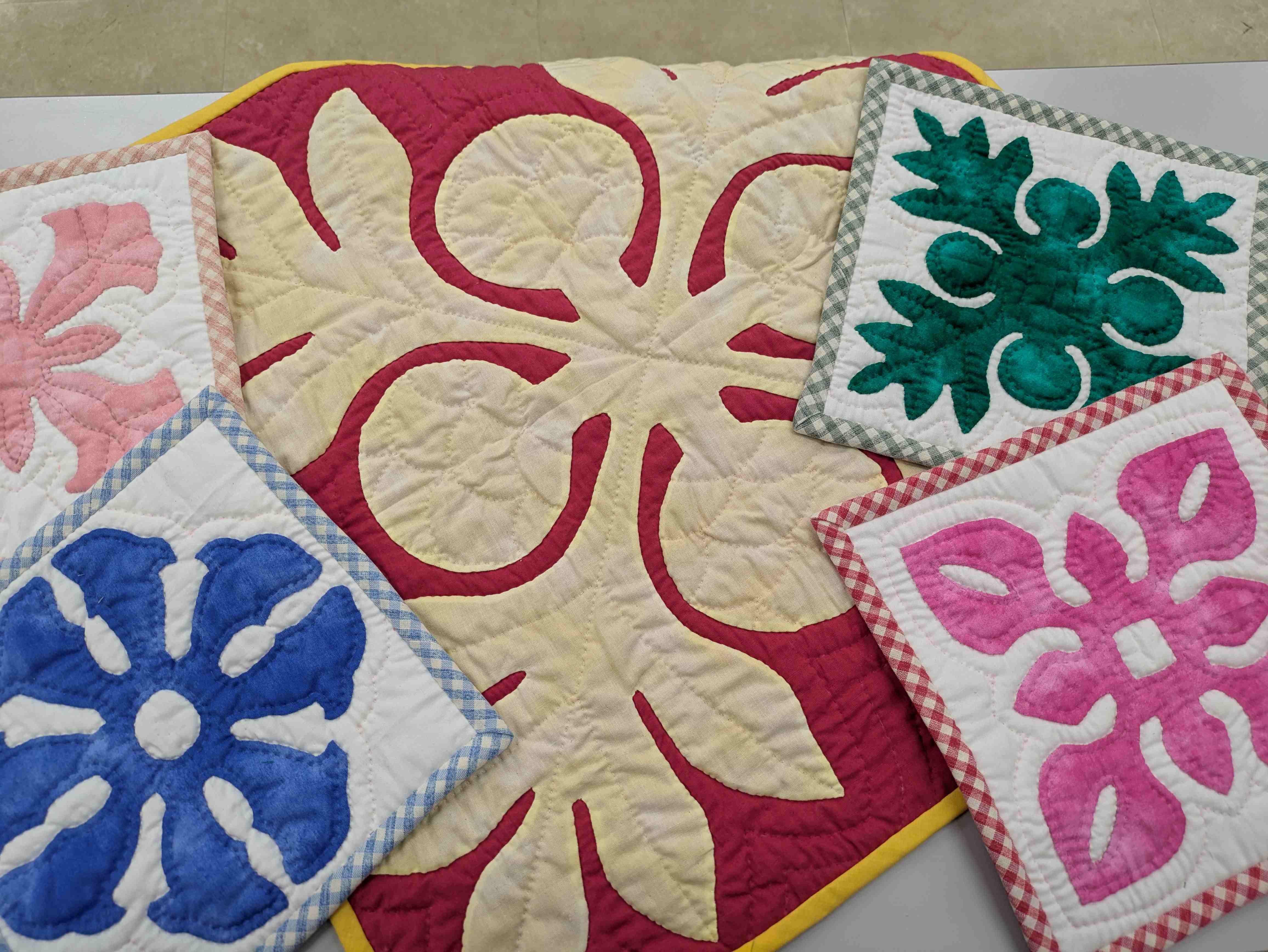 アンティークキルト  刺繍  レトロ　昭和 タペストリー ヴィンテージキルト パッチワークキルト 昭和 レトロ