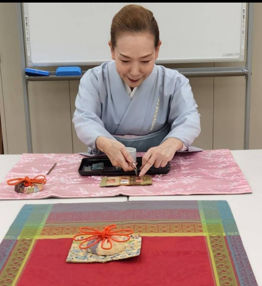 椅子席で気軽に楽しむ 香道のいろは(泉山御流)