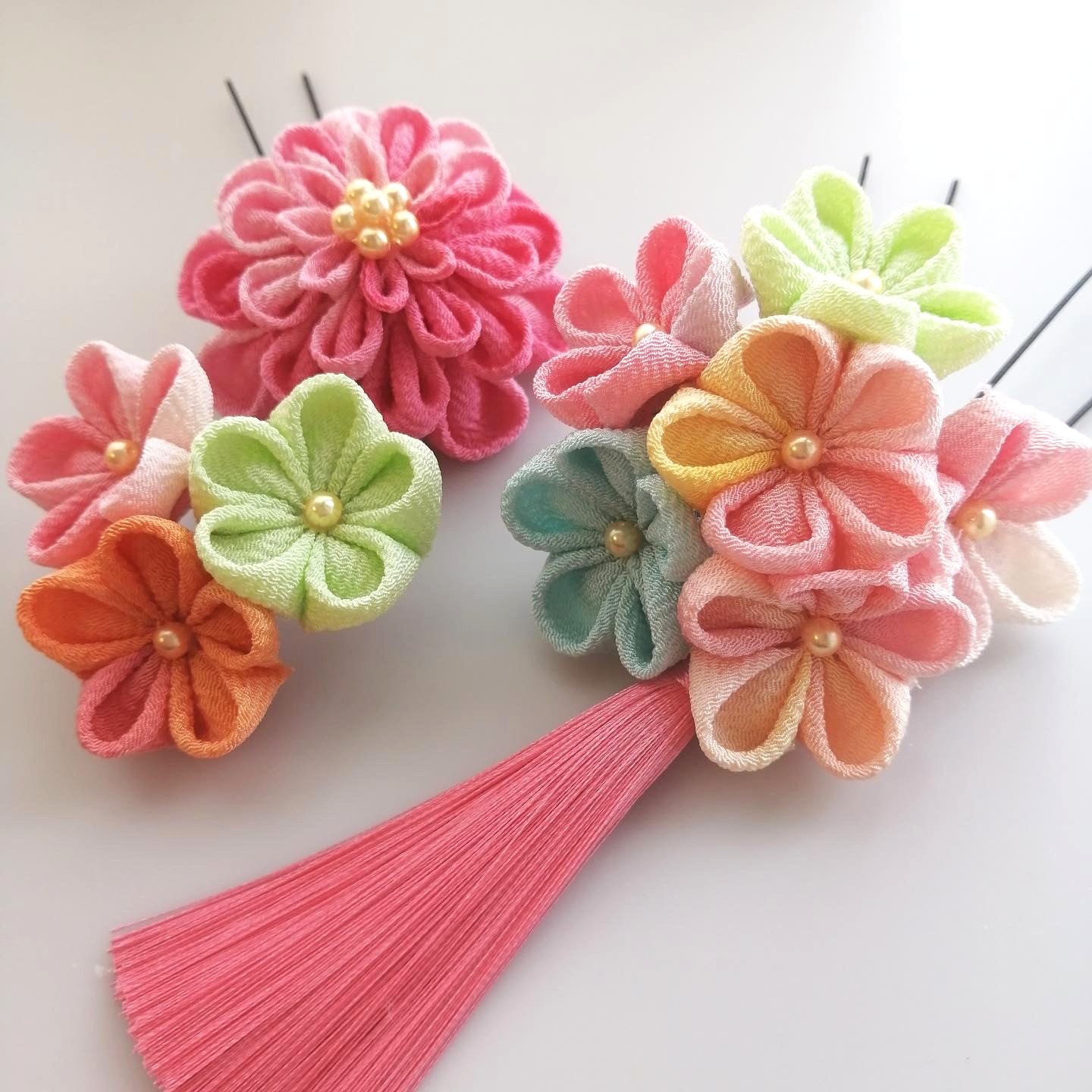 ボンドで作る つまみ細工