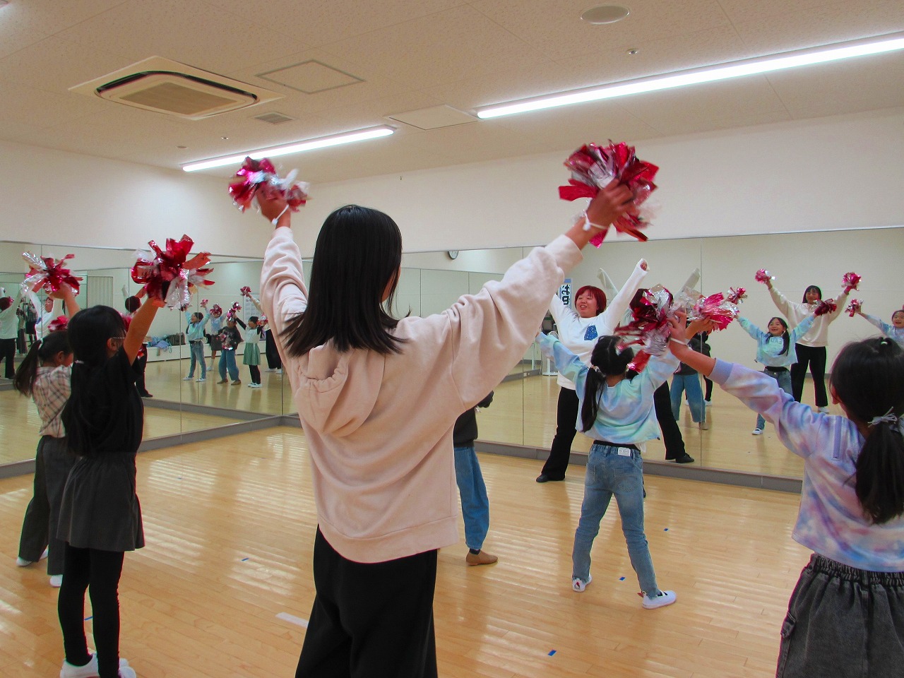 小学生クラス キッズチアダンス&バトン<小3～>