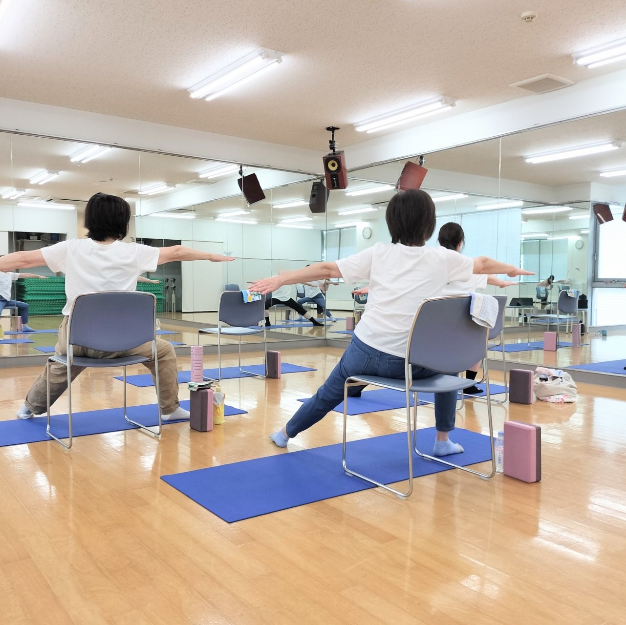 しゃがめなくても大丈夫! シニアの為の椅子ヨガ