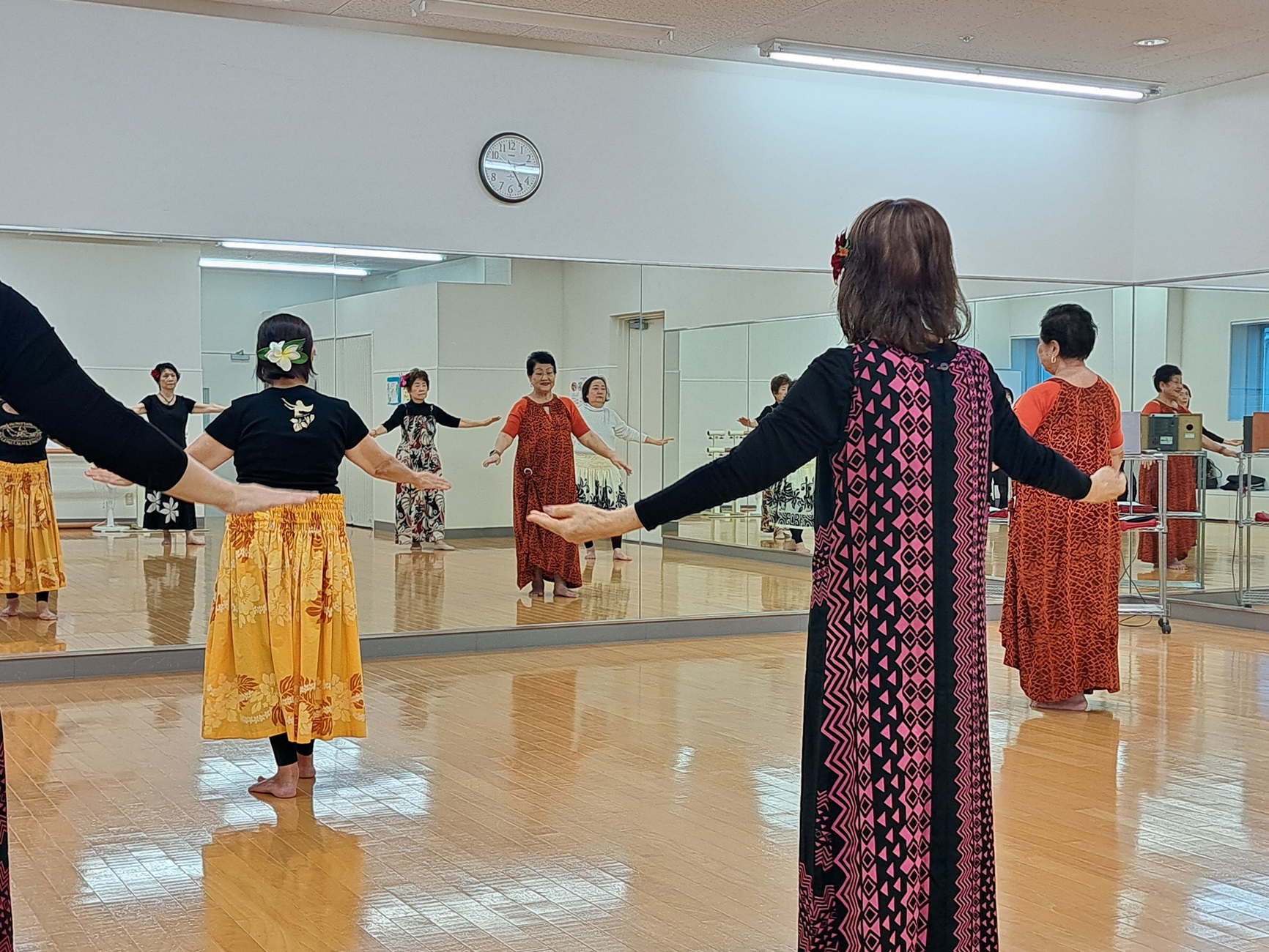 楽しく踊る フラダンス