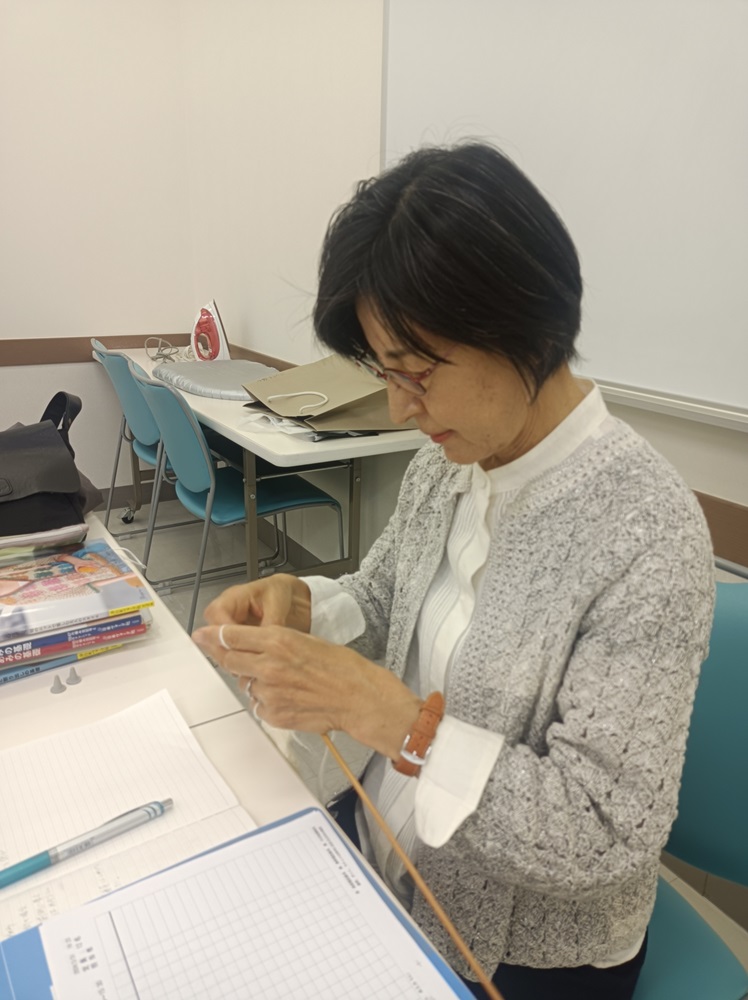 棒針、かぎ針あみ ニットを編む