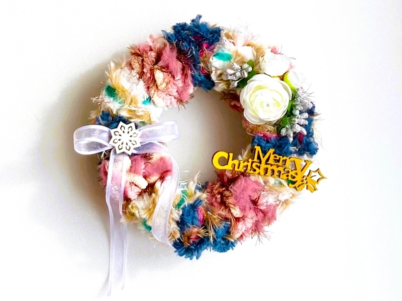 ふわふわ毛糸で作る クリスマスリース