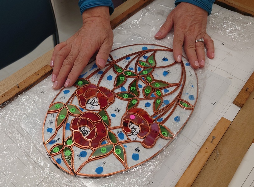 光とガラスで描く ステンドグラス