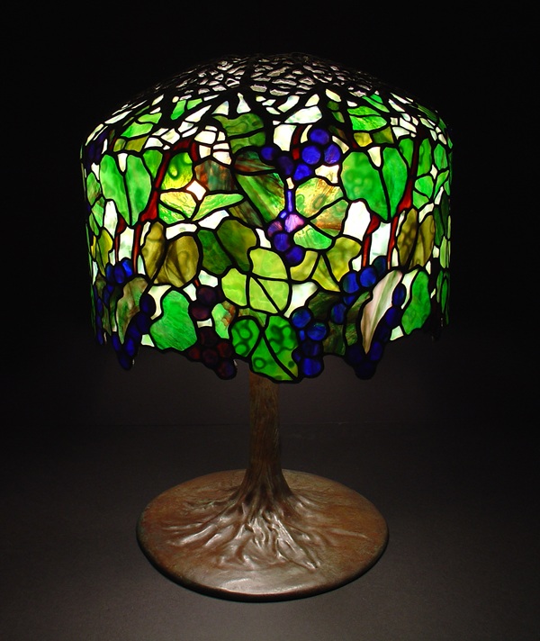 光とガラスで描く ステンドグラス