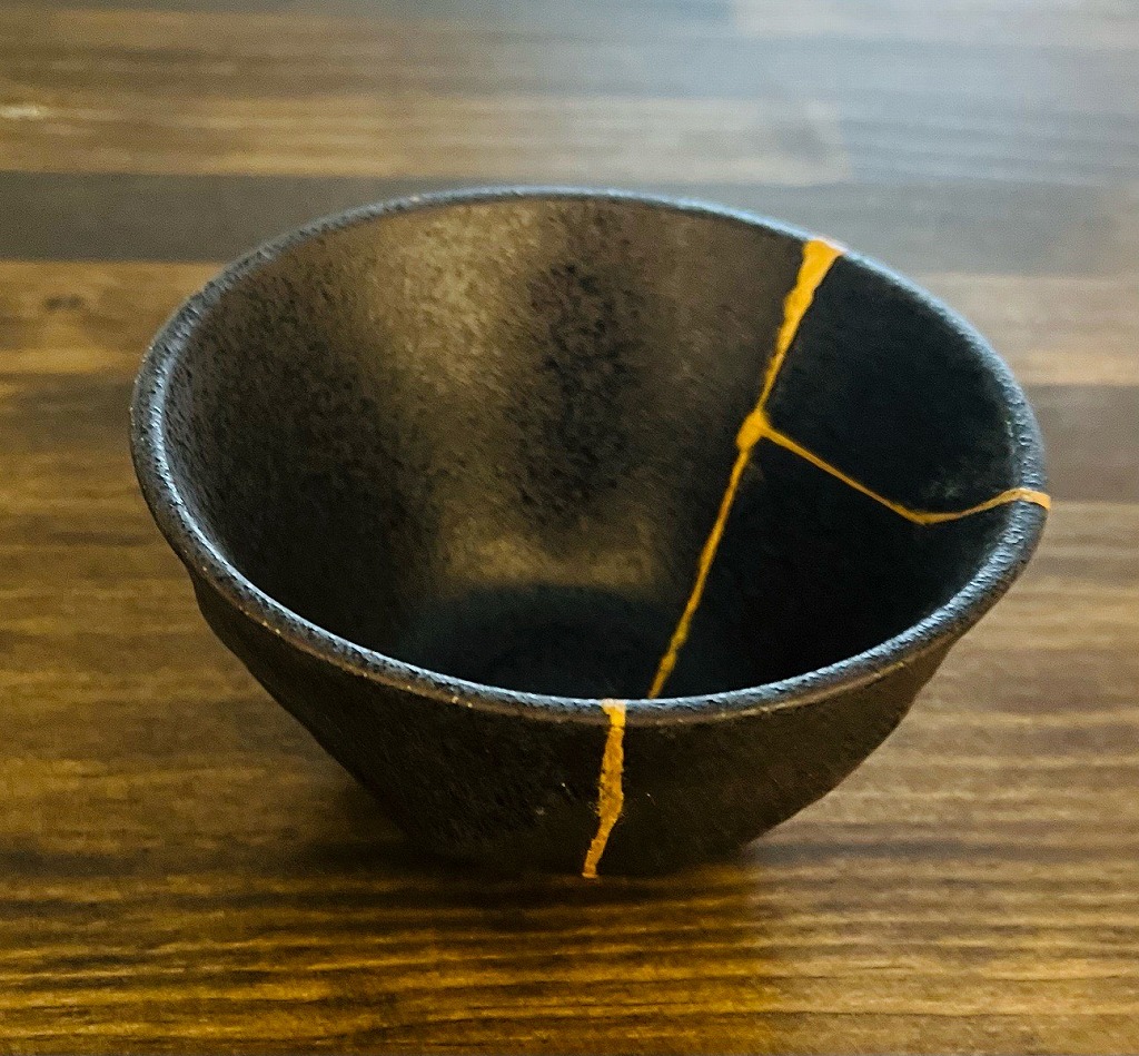 漆を使わないモダン金継ぎ グルー継ぎ🄬(全3回) 新春の新講座2/26(木)スタート予定