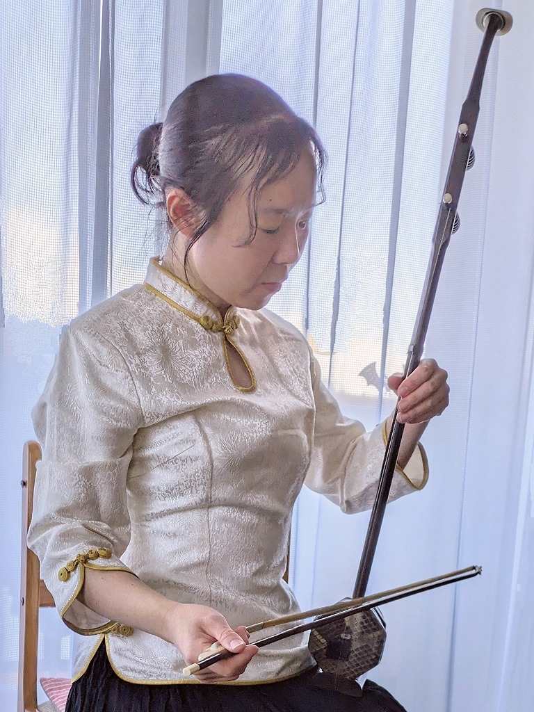 世界の音楽を楽しく弾きましょう 弦の響き 二胡を弾く