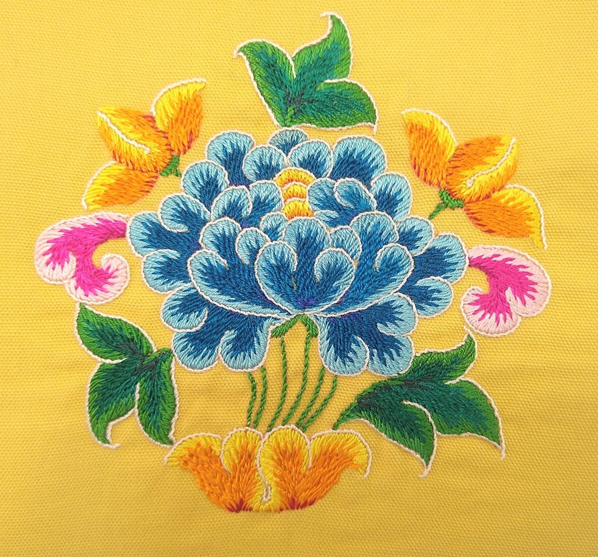 ～絹糸で刺すブータンの仏教美術～ ブータン刺繍