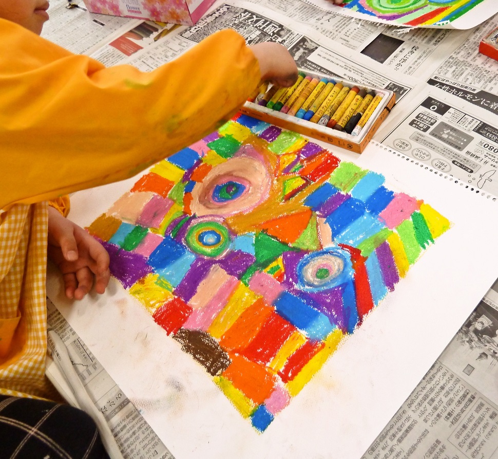 幼児から中学生までの 絵画教室