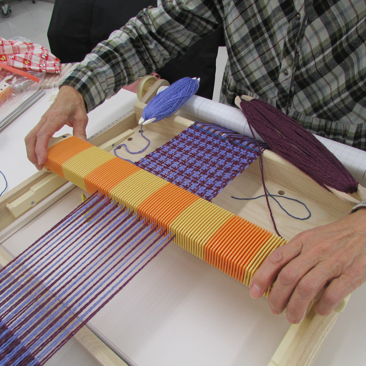 古い布や残り糸を再生しよう 手織り・裂き織り