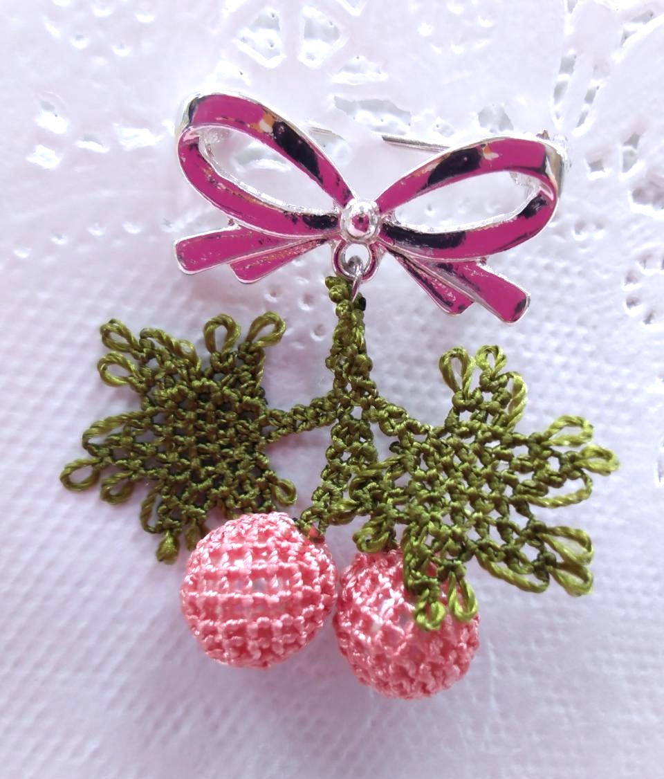 ぬい針で作るトルコのレース イーネオヤを編む