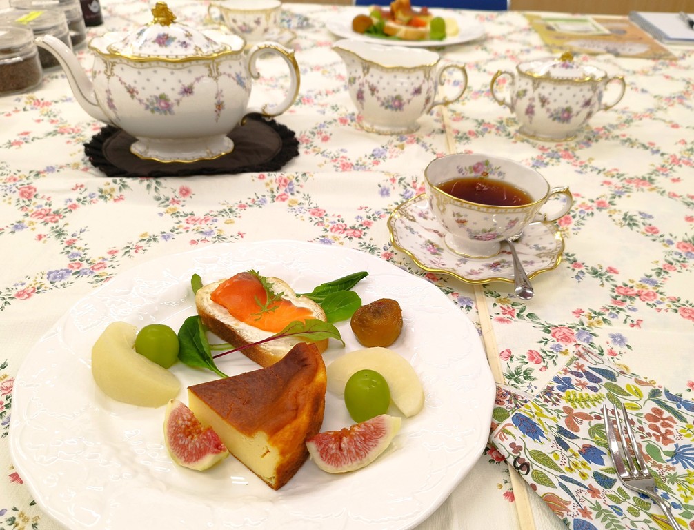 お仕事帰りのリラックスタイム 紅茶の香りに癒されて