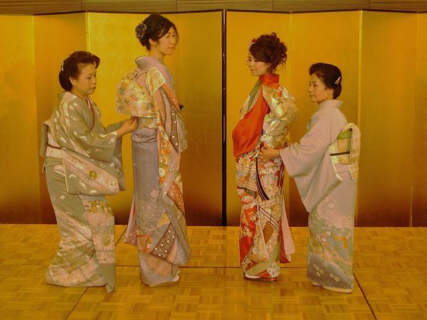 ～鏡を見ないスピード着付法～ きもの着付けと和装マナー 新春号おすすめ講座 1/27(火)1日体験会