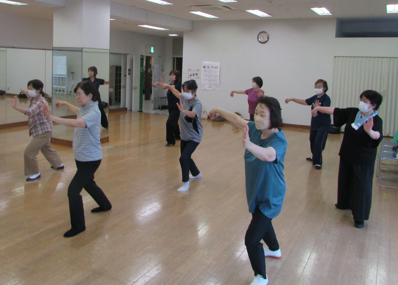 導引養生功 (土)気功・太極拳