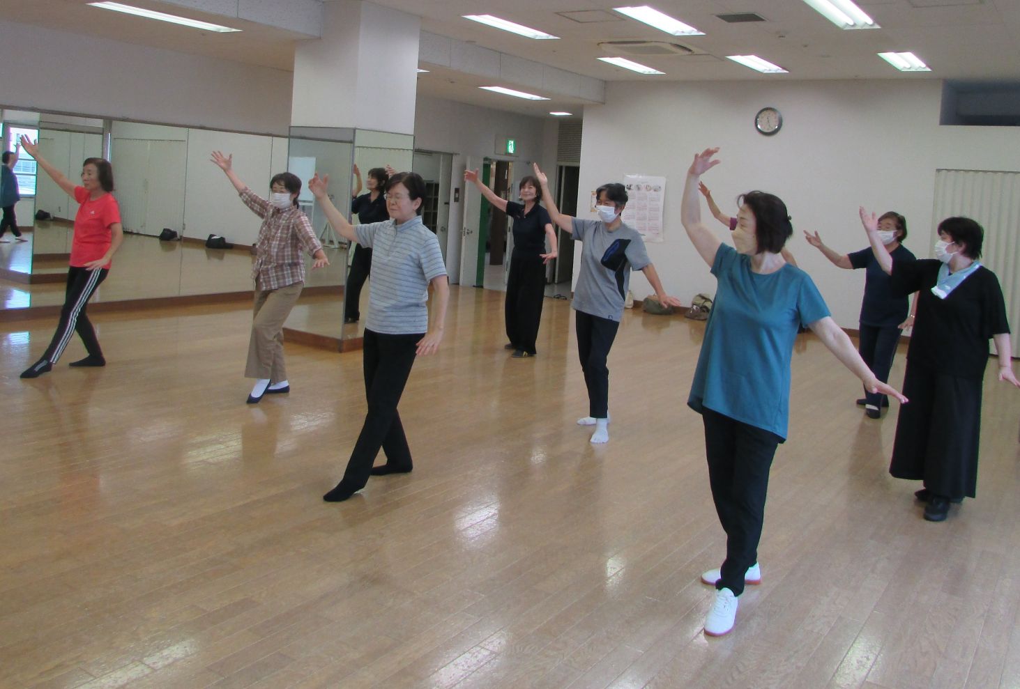 導引養生功 (土)気功・太極拳