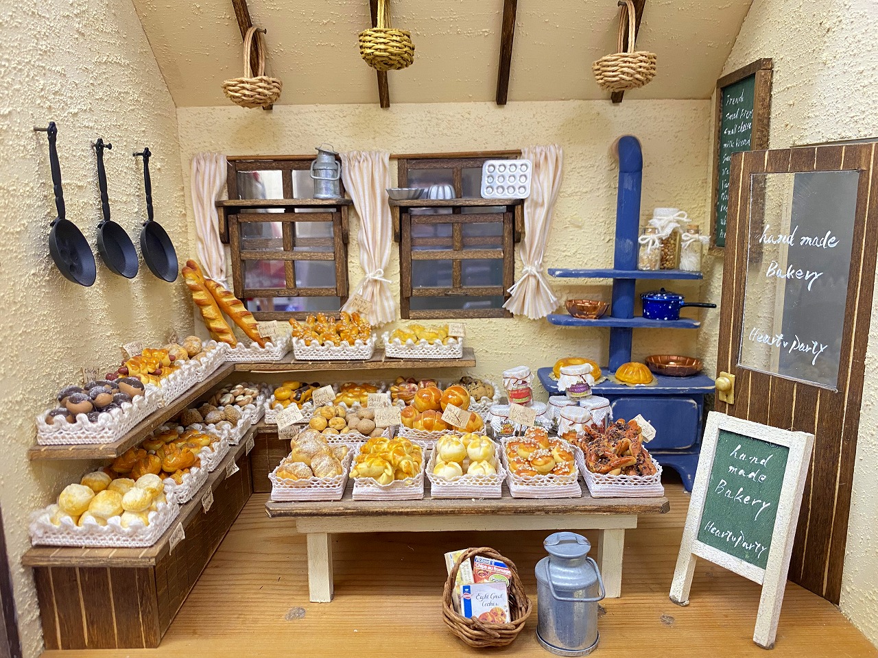 小さな夢の世界を ドールハウス