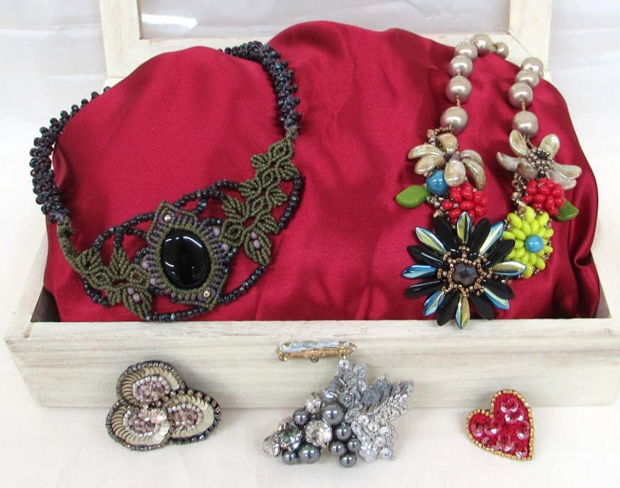 ビーズ・マクラメ・刺繍 ハンドメイドアクセサリー