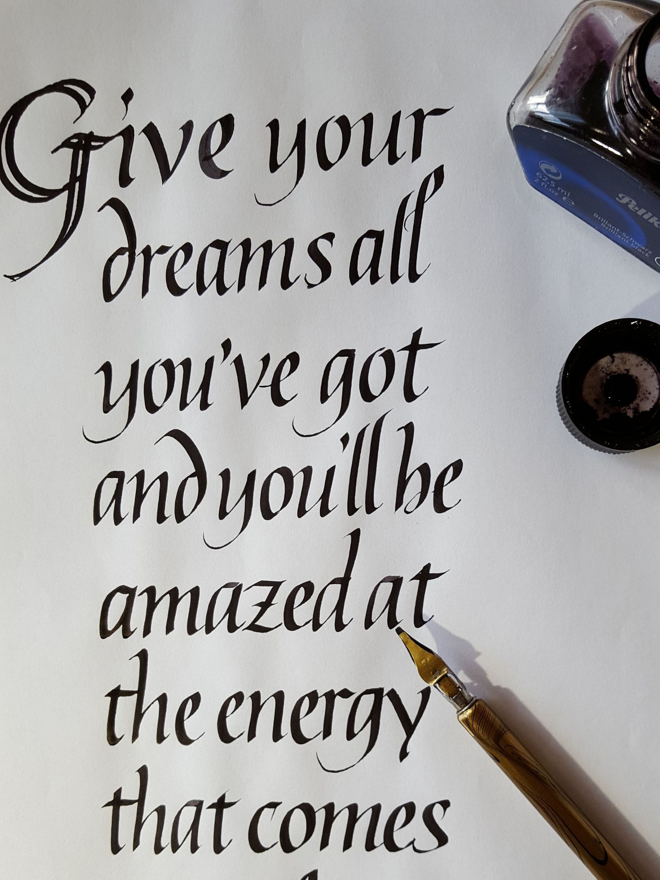 手書きの美しいアルファベット カリグラフィー