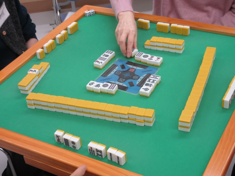 笑顔あふれる シニア麻雀教室