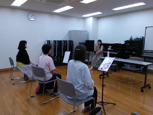正しい呼吸発声法を身につけながら歌う 楽に声を出すためのボイストレーニング